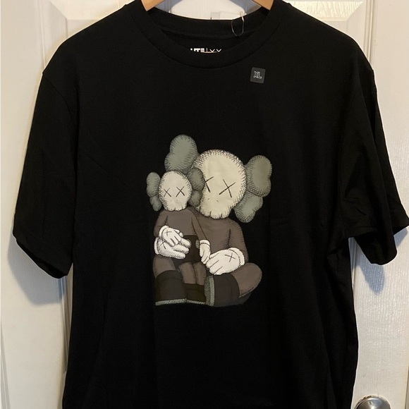 送料無料！KAWS x UNIQLO コラボ TEE / SIZE:M Uniqlo x Kaws 'Kaws Tokyo First Tee' Dark Grey Size S-2XL